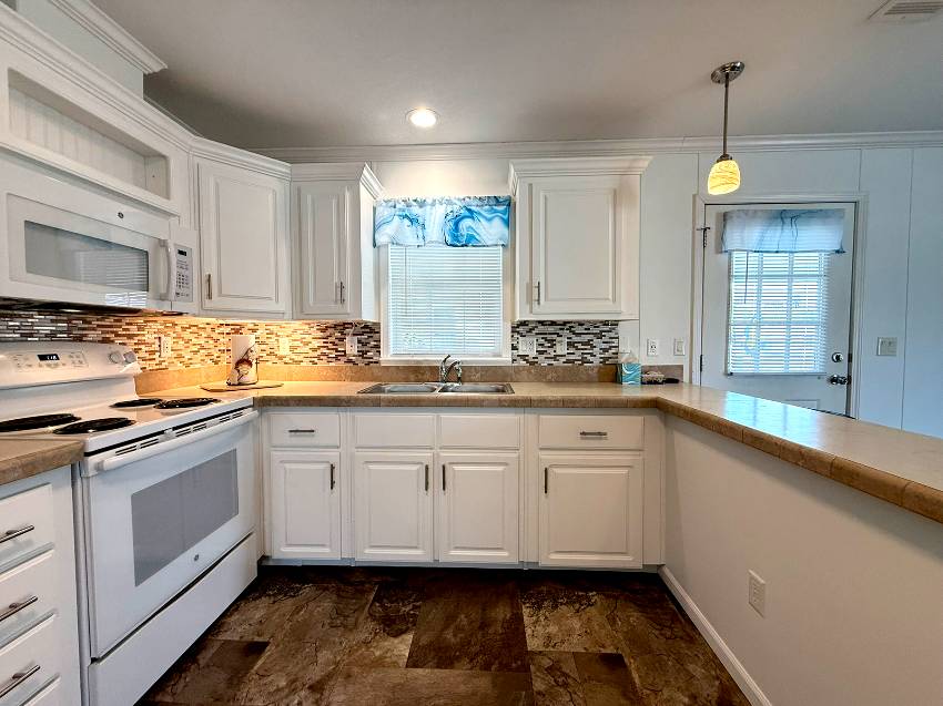 3 Date Ave a Bradenton, FL Mobile or Manufactured Home for Sale